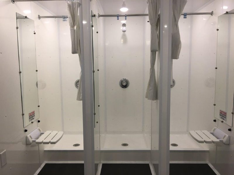 12STALL SHOWER TRAILER 002